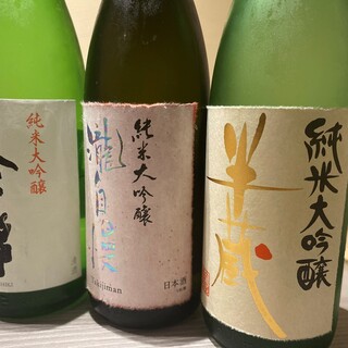 We offer sake that goes well with meat, including sake from Mie Prefecture.