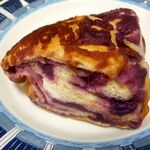 パンと洋菓子 カワシマ - 紫いもあんロール