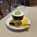 カフェ ハロゲン - コーヒーゼリー５００円。ピスタチオアイス美味しい。でもコーヒーゼリーと合わないかも。。