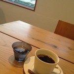 モトコーヒー - 浅煎りコーヒーをオーダーして二階へ