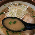 拉人 - スープは味噌の風味がイマイチ。飛んじゃってる感じ。