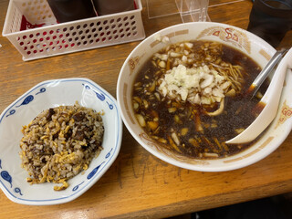 ラーメン富士屋　 - 半チャーハンとラーメン（やくみ増し）