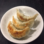 芳葉 - 焼き餃子 3個
             (一人様に限りハーフOK)