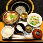 Eigo - 牛すき鍋ランチです。薄切り牛肉、豆腐、半熟卵、野菜のコラボが素晴らしい‼️そして出汁がまた美味しい‼️