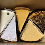 Oichizu - 左から、「レアチーズ」「濃厚ミルク」「オイチーズ」「ニューヨーク」「パルミジャーノ･レッジャーノ」