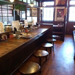 久留米とんこつラーメン 松山分校 - カウンター席