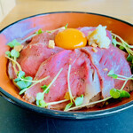 Ryuugasaki Kantori-Kurabu - ◎ローストビーフに西洋ワサビとオニオンソースをかけて食べる。美味いどんぶりでした。