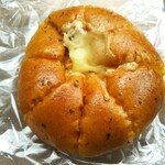 パン・コキール - マヌルパン(チーズポテト) 205円