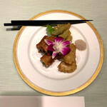 北京料理桂蘭 - 揚げ物の盛り合わせです。いずれもサクサク食感が秀逸で脂っこさを全く感じさせません！！