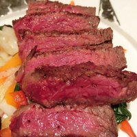 神戸牛511 - 和牛・窯焼ステーキセット(120g) 1500円 の黒毛和牛の備長炭焼き