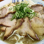 Hozumi - スープは甘みのある味わい、
                        癖の少ない美味しさで、納得の美味しさ！
