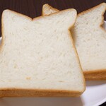 セントル ザ・ベーカリー 青山店 - 角食は香りがとても良い♪