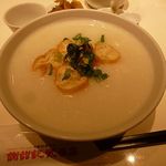 五目粥（什錦魚生粥）683円