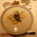 五目粥（什錦魚生粥）683円