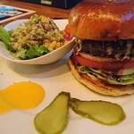 ザ・コーナー ハンバーガー＆サルーン - 