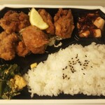 麒麟飯店 - 黒胡椒鶏唐揚げ弁当 (税抜)398円→318円 ※開封後 (2021.9月)