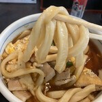 Idumiya - ごんぶとで腰の無いうどん。こんなに太いと味の濃い関東風汁がいいのかも。