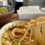 ヨコクラストアハウス - 昆布水を纏った麺をつけ汁にドブん❣️