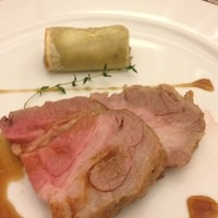 RESTAURANT LUKE with SKY LOUNGE - スパイシーなイベリコ豚の低温ローストとマロンのカネロニ刻みわさびとほうじ茶の香るソース