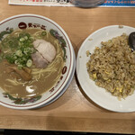 Tenkaippin - 半チャーハンランチ1,030円