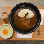 Suido cafe - チキンカレー 990円(税込) ＋ 金の桑たま (生卵) 110円(税込)
                        2021年9月2日昼