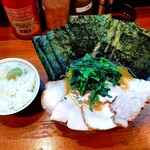 ラーメン 末廣家 - チャーシューメン（硬め多め）＋海苔増し＋ライス