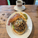 GRILL BURGER CLUB SASA - "限定10食" 【9月のMonthly Burger】  『舞茸とレンコングリルのゴルゴンバルサミコBurger¥1150』 ※平日ランチは、ソフトドリンク付