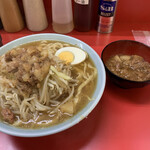 ラーメン 富士丸 - 富士丸ラーメン少なめ サービスブタカスあぶら コール「そのまま」