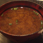 とんかつ やまいち - 赤出汁の具はナメコと豆腐