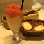 ワイン酒場 Bistro 2538 - 2012.11 フルーツ氷のサングリア（530円）白ワインベースのイチゴ味