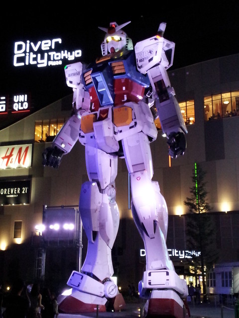 夜もいい ライトアップされたガンダムを見ながら By あなたの町のシャア アズナブル ガンダムカフェ ダイバーシティ東京プラザ店 Gundam Cafe 台場 カフェ 食べログ
