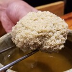 鮨匠 のむら - (07)海藤花【かいとうげ】(真蛸の真子)(鹿児島県開聞岳沖産)
      真蛸の産卵期は初夏～初秋、旬は抱卵する初夏～初秋と旨みが強くなる晩秋～冬の2回、寿命1年
      のむらオリジナル醤油で優しく煮てます