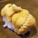 Sushisho Nomura - (19)赤雲丹(佐賀県唐津産)
                        産卵期は初秋～晩秋、旬は初夏～晩夏
                        ミョウバン無添加なので透明感のある上品な甘みをゆっくり味わい、口の中で拡散する甘みを存分に堪能