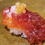 Sushisho Nomura - (25)筋子(北海道産)
                        接岸する前の沖合い白鮭の筋子、旬の走り
                        海のTKG、筋子はのむら特製出汁醤油に30秒潜らせてあります
                        プリプリで鮮度が良く、味わいも濃い！
                        いつも抜群に美味しい♪