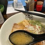 Ichimaru Ramen - ドロっとスープではなく、トロンとしたスープです