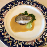 ブラッスリ 風間 - 甲殻類のソースに清涼感があって、今まで体験したことない系の甲殻類ソースで、とても美味しかったから、なんのハーブなのかとても気になった。