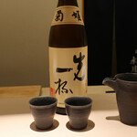 sushimiduki - 菊姫酒造が醸す「菊姫　先一杯（きくひめ　まずいっぱい）」純米酒