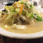 光華楼 - 山高く盛られ 多そうなものの 器は上げ底