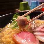 麺や而今 - 軟骨入りのつくねはコリコリしてて歯ごたえGood！！