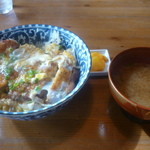 アルバトロス - カツ丼、味噌汁、漬物