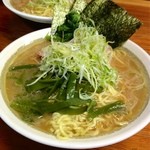 カマリヤ 大将 - チャーシューワカメラーメン大盛 ¥1,050＋味付け玉子 ¥50