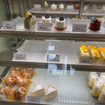 パティスリー サンクトロワ - 他にも美味しそうなスイーツ達がいっぱい⤴️