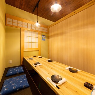 A private room with a sunken kotatsu in a modern Japanese atmosphere♪