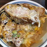丸金食堂 - カツ丼のカツの厚みは驚き。