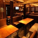 Ajito luxe - 渋谷 貸切30～最大80名様（着席60名様)/130種飲放付2H4000～5000円コース/店内が見渡せる一体感ある貸切に適した空間！レイアウトも自由/設備は52inch大型液晶TV・ワイヤレスマイク2本・ＤＶＤ&CDプレイヤー・PC&i-pod接続可・カラオケ(別途5000円)完備 ※写真は着席形式イメージ