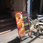 Karo Karo - ランチメヌーは3種類
                        唐揚げ、ローストビーフ、カレー