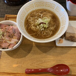 UMAMI SOUP Noodles 虹ソラ - 鶏にぼしソバ
                                ローストポーク丼セット