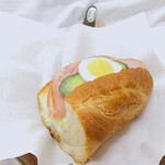 アゴラ - フランスパンのサンドイッチ 280円
硬めのソフトフランス生地である