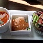 Bistro辻庵 - サラダと蒸し鶏  鶏のソースはピリ辛