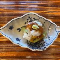 京都和久傳 - 関西の夏といったら鱧落とし。梅肉ソースの色がいいですね。